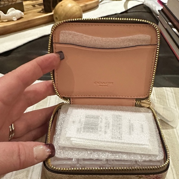 COACH Weekly Pill Box w/Floral Print Signature Canvas in Gold/Sand-Multi, BNWT - Picture 9 of 16